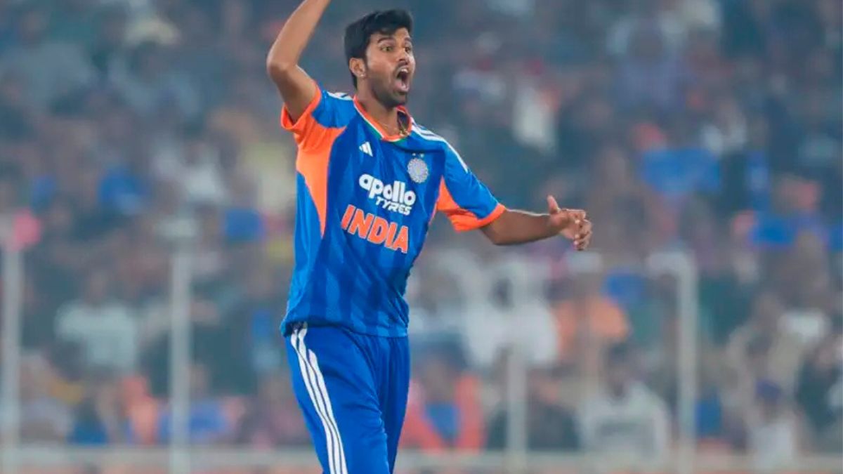 Washington Sundar injured in ongoing match had to leave the field due to side strain
