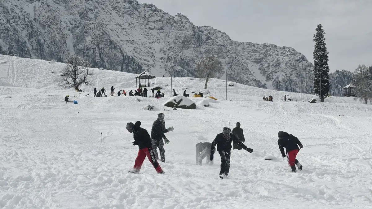 Weather changes in North India throughout the week Snowfall in mountainous areas rain wind in plains