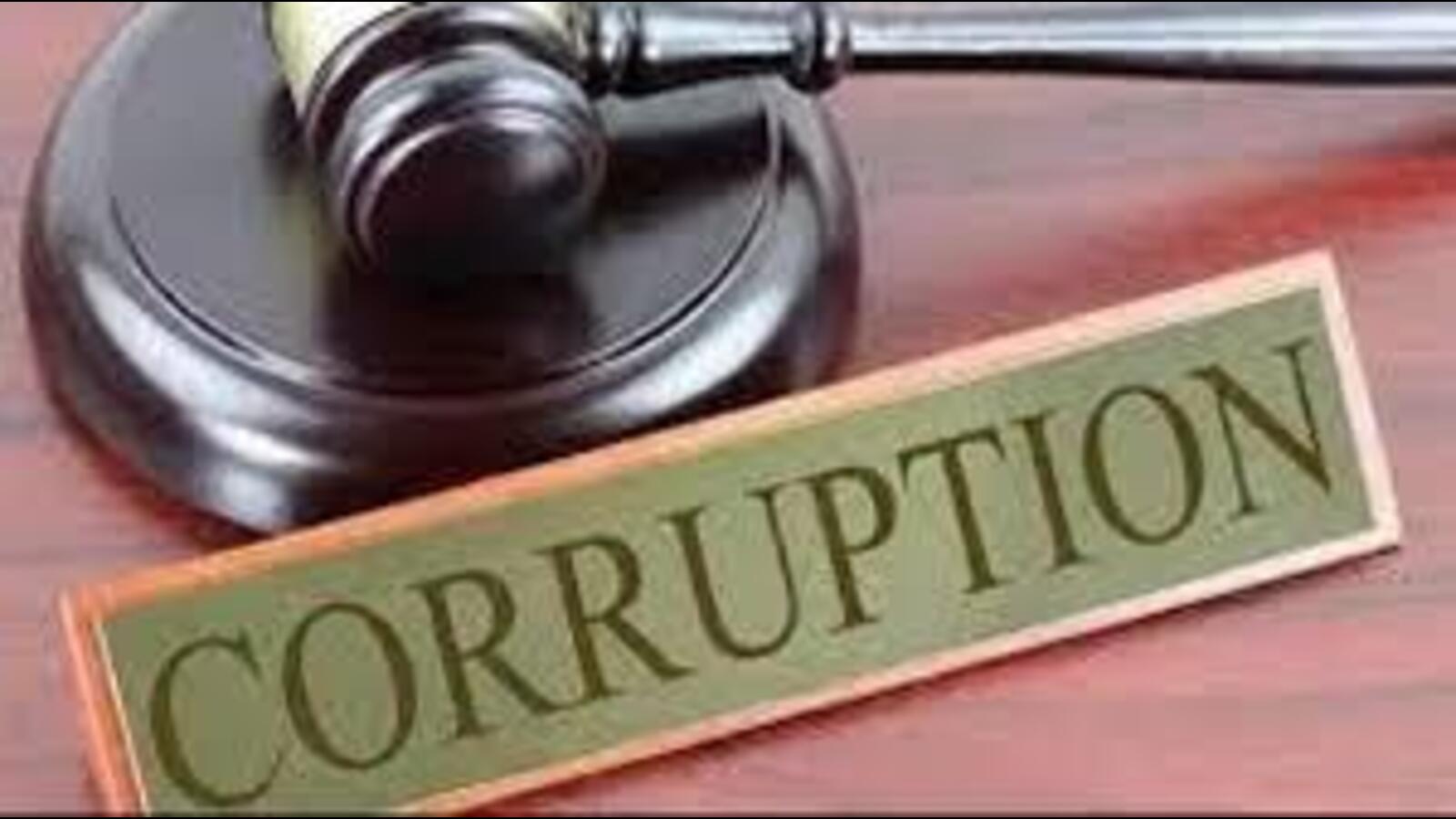 Action against corruption in RTO Two agents caught extorting money in the name of licenses