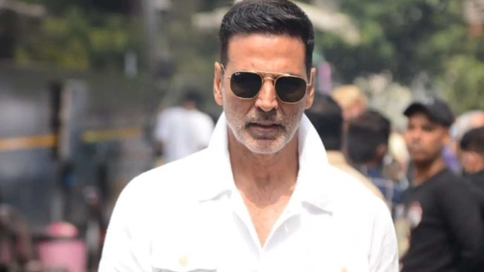 Akshay Kumars embarrassing moment Man falls unconscious after slapping him in anger at party