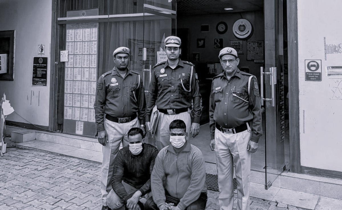 ડિલ્હી પોલીસે આંતરરાષ્ટ્રીય ફેક સ્ટોક સ્કેમ પર્દાફાશ: ૧૭ આરોપીઓ સહિત રોનક ઠક્કર ધરપકડ. Delhi Police busts international fake stock scam Ronak Thakkar arrested along with 17 accused