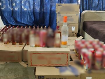 ગાંભોઈ પોલીસે દારૂ ભરેલી પીકઅપ વાન પીછો કરી ઝડપી, રૂ.10 લાખથી વધુ કબજે Gambhoi police chased and caught a pickup van loaded with liquor seized more than Rs. 10 lakh