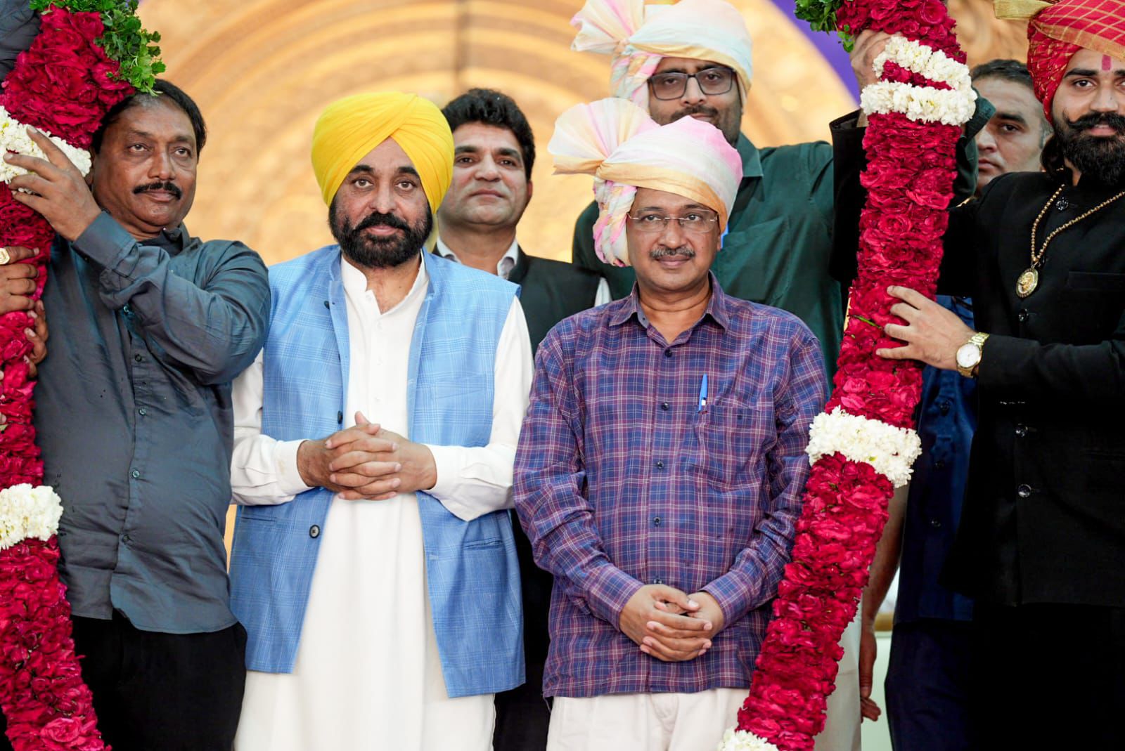 ભાવનગરમાં Arvind Kejriwal-Bhagwant Mannની હાજરીમાં 151 જોડીઓનો સમૂહ લગ્ન કાર્યક્રમ 1 NAVSARJAN SANSKRUTI 1 15