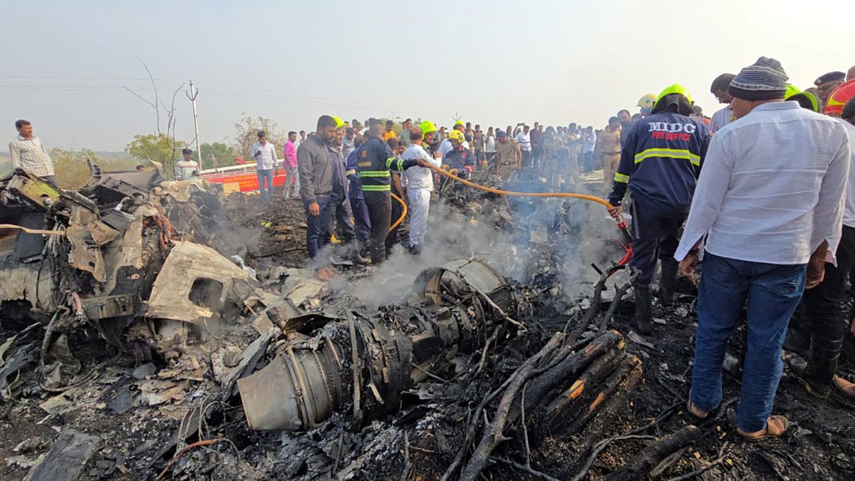 CM Fadnavis writes to Home Ministry for transparent investigation into Baramati plane crash