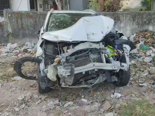 Doctor falls on Surat Pal Umra Bridge hits car 5 injured