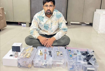 Duplicate watch dealer caught in Sola area 132 watches seized prices ranging from 500 to lakhs