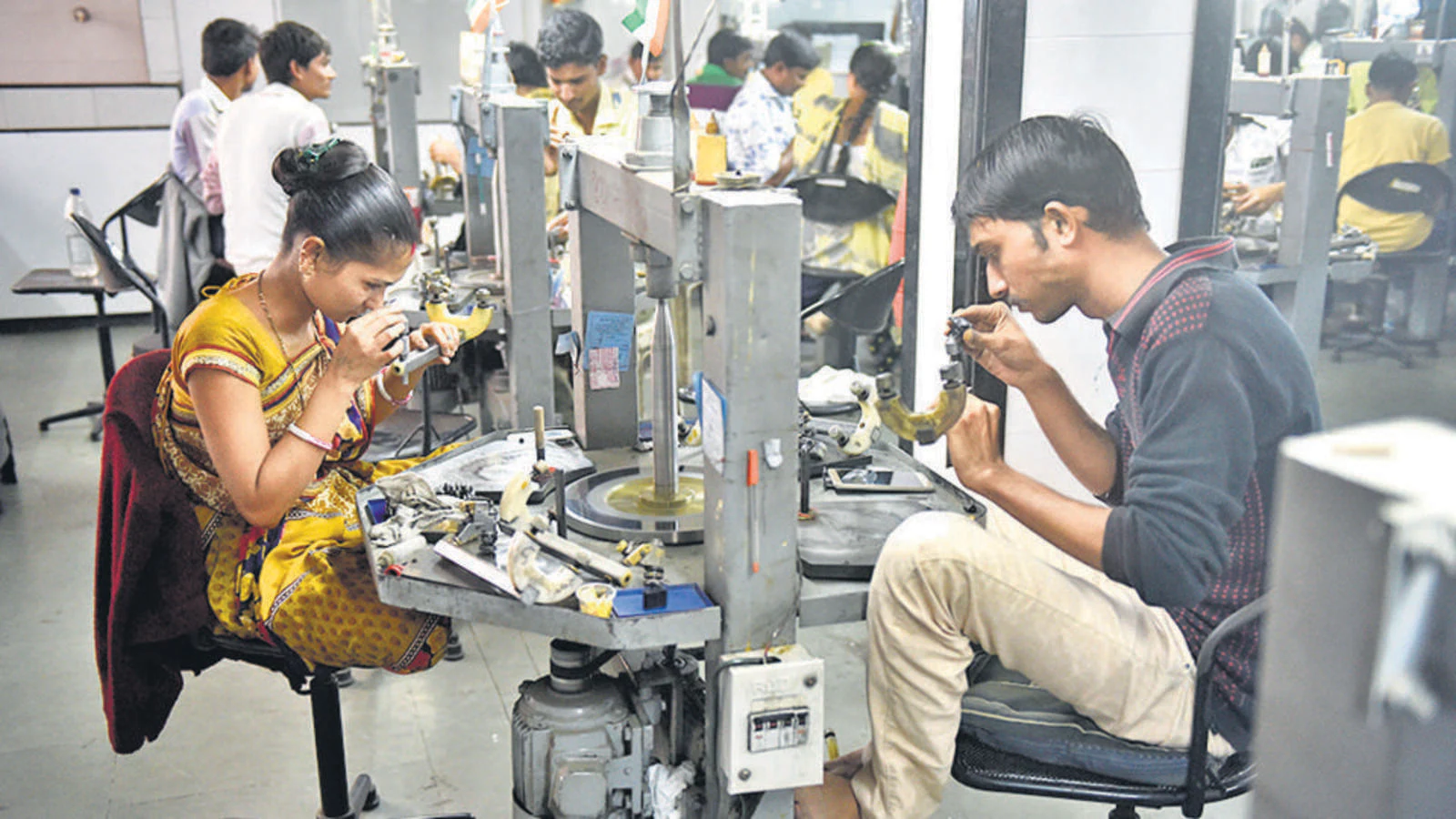 Fear of war affects Surats diamond industry worries about problems in export business