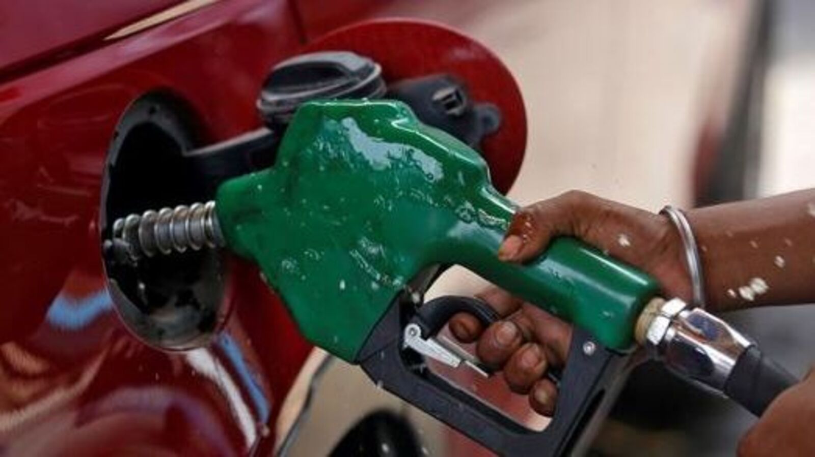 Government earns Rs 41593 crore in two years from taxes on petrol diesel and PNG CNG in Gujarat