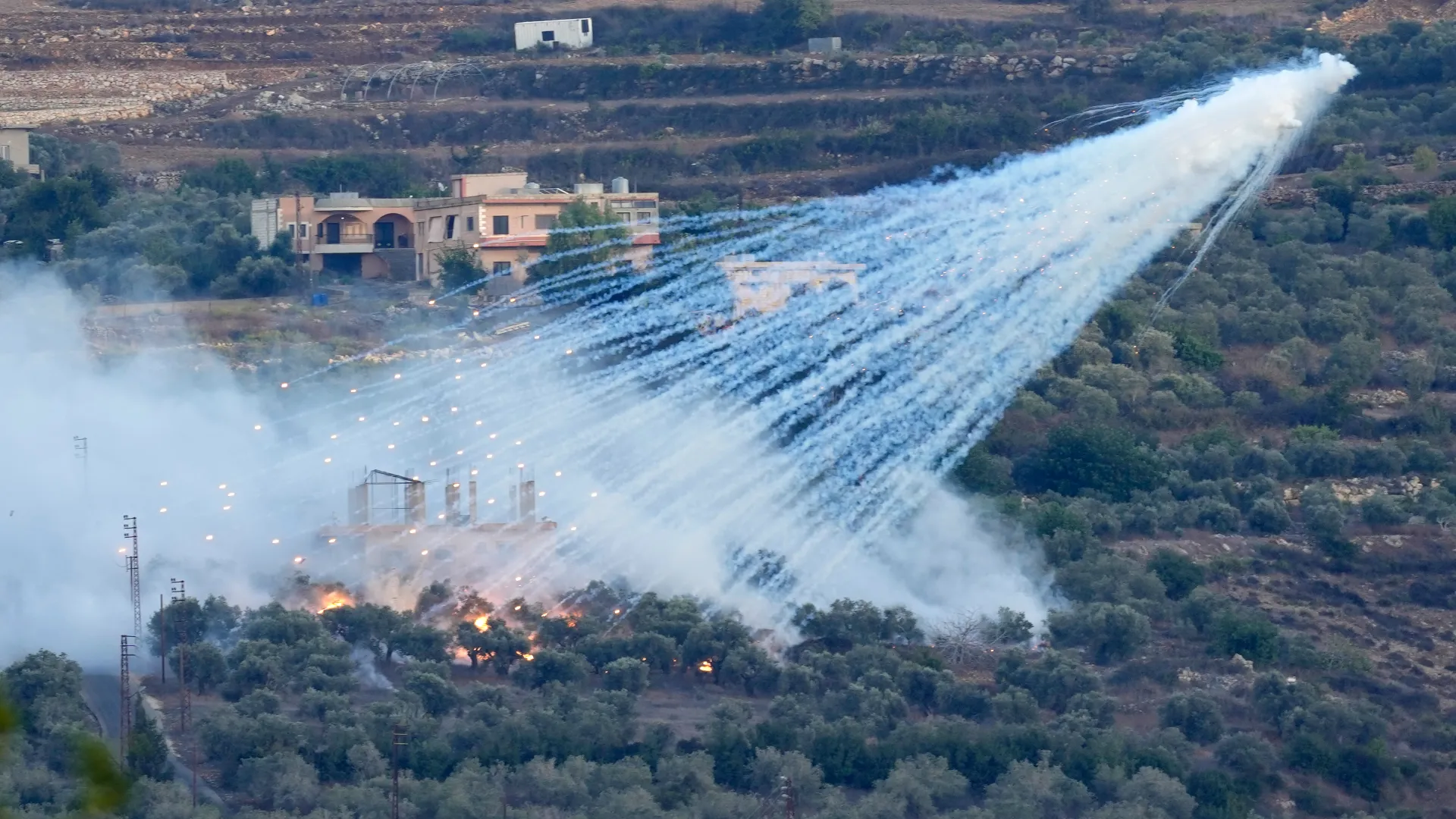 Israel launches white phosphorus attack on Lebanon killing 400 people and causing chaos