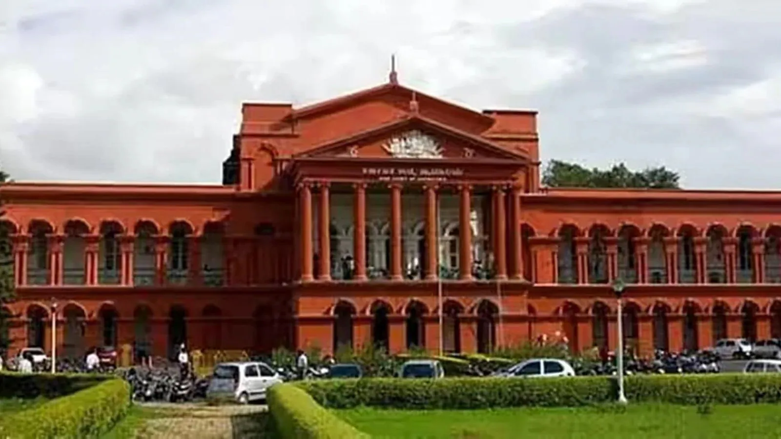 Karnataka High Court Live in relationship not a second marriage criminal case quashed