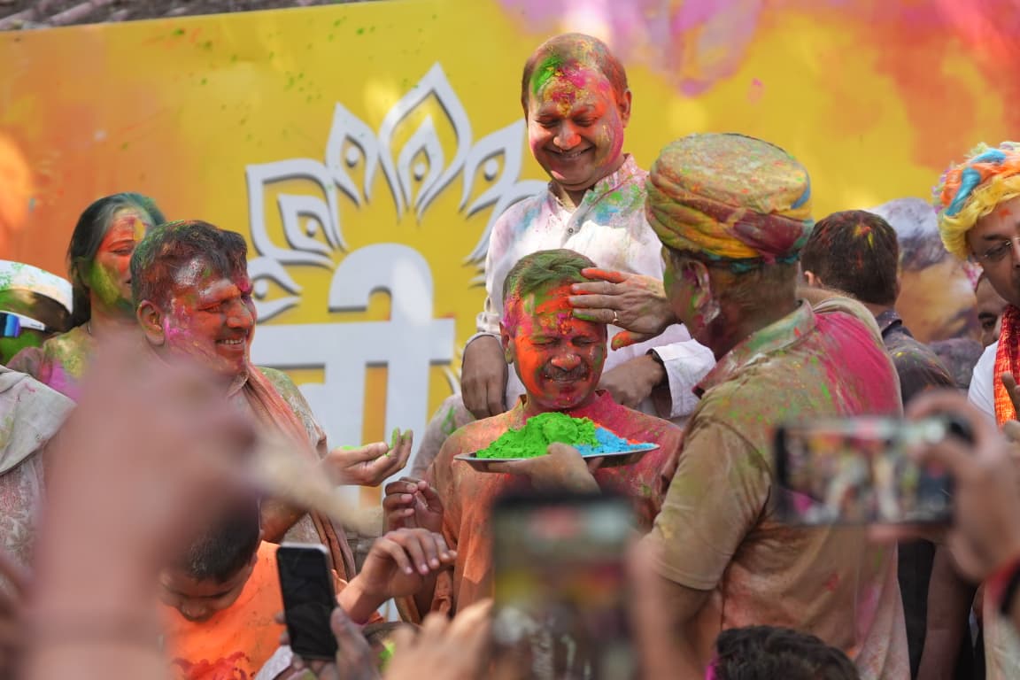 Arvind Kejriwal સાથે ‘કટ્ટર ઈમાનદારી’ની હોળી, Manish Sisodia નિવાસે ઉમંગભેર ઉજવણી 2 NASVARJAN SANSKRTI 2