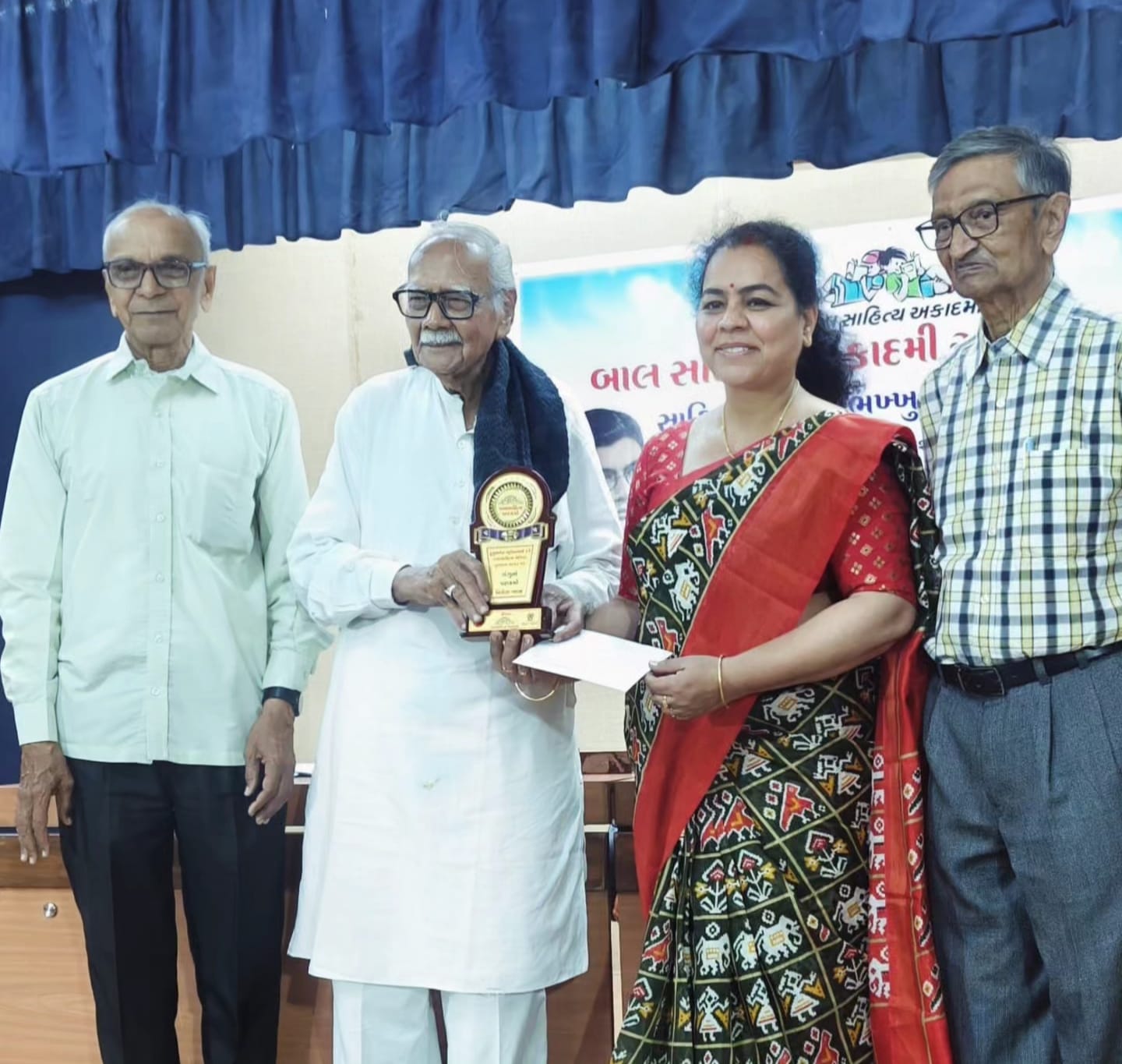 નિકેતાબેન વ્યાસને ‘ગંગુના પરાક્રમો’ માટે શ્રેષ્ઠ લેખિકા એવોર્ડ, શિક્ષક તરીકે ગૌરવ પ્રાપ્ત 1 NAVSARJAN SANSKRUI 2