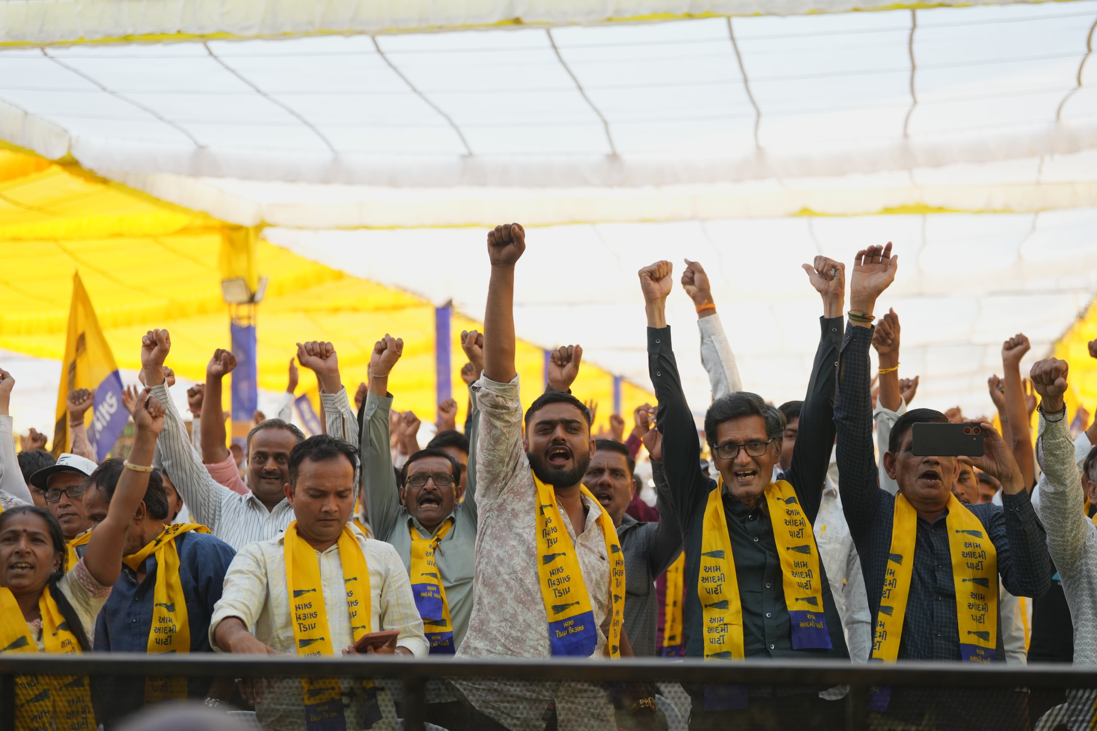 ગાંધીનગરમાં ‘પરિવર્તન લાવો, કિસાન બચાવો’ યાત્રાનું સમાપન, કેજરીવાલે ભાજપ પર ખેડૂતોના મુદ્દે નિશાન સાધ્યું 8 NAVSARJAN SANSKRUTI 15