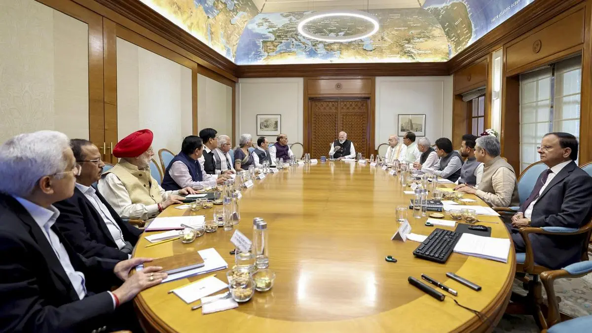 Preparation against energy crisis PM Modi holds important meeting with all Chief Ministers relief in petrol diesel duty