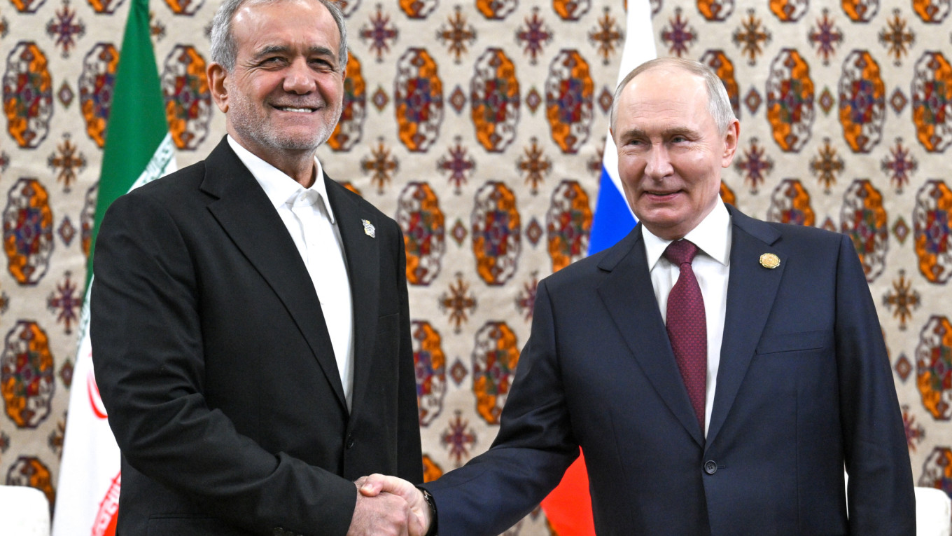 Putin Iranian Presidents phone conversation amid Middle East tensions emphasis on peace and dialogue