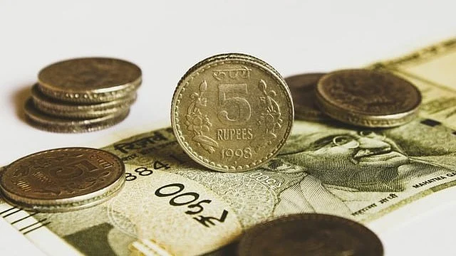 Rupee hits record low against dollar 93.24 pressure mounts due to global situation