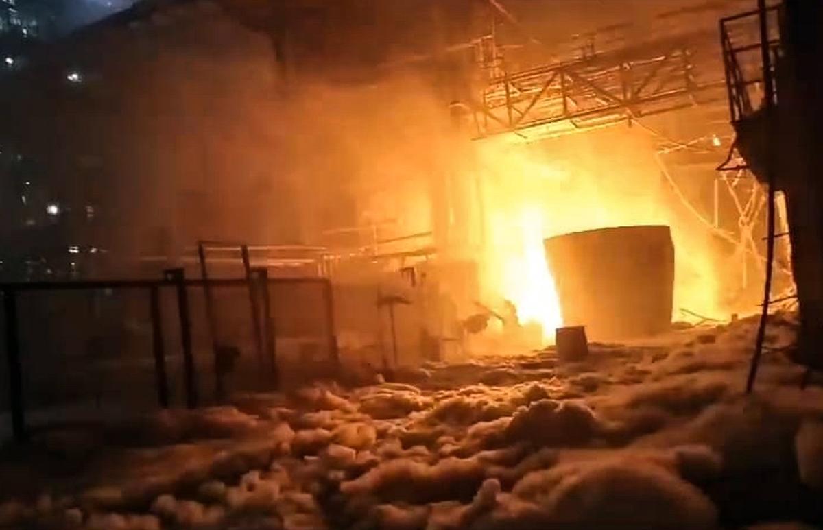 Surat Fire in Bhatar and Vedrod loss of lakhs in factories panic spread at night