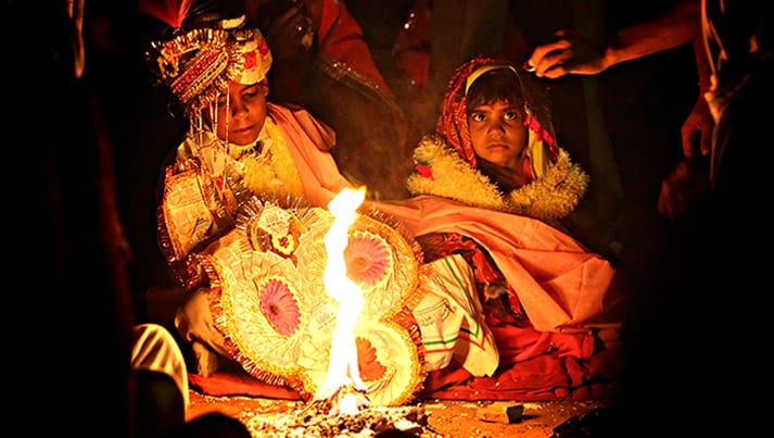 રાજસ્થાનના બાંસવાડામાં હોળી પહેલાં મધરાતે બે બાળકોના પ્રતીકાત્મક લગ્નની ૫૦૦ વર્ષની પરંપરા અને માન્યતા navsarjan sanskruti 11