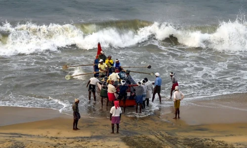 ઈરાનમાં ફસાયેલા ગુજરાતના ૭૨ માછીમારો આર્મેનિયા મારફતે વિમાનથી ભારત પરત રવાના, પરિવારમાં ખુશીની લહેર 72 fishermen from Gujarat stranded in Iran leave for India via Armenia by plane wave of happiness in the family