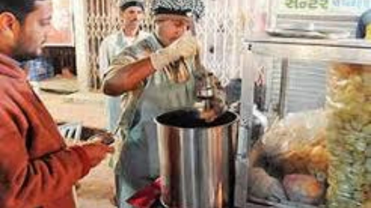 AMCs new decision for street food in Ahmedabad QR codes will be installed on Panipuri trucks customers will be able to give feedback