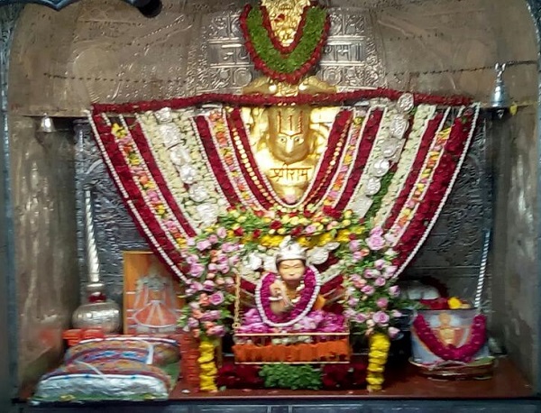 Ahmedabad Devotional Hanuman Jayanti celebrated with 251 kg cake at Camp Hanuman lakhs of devotees present