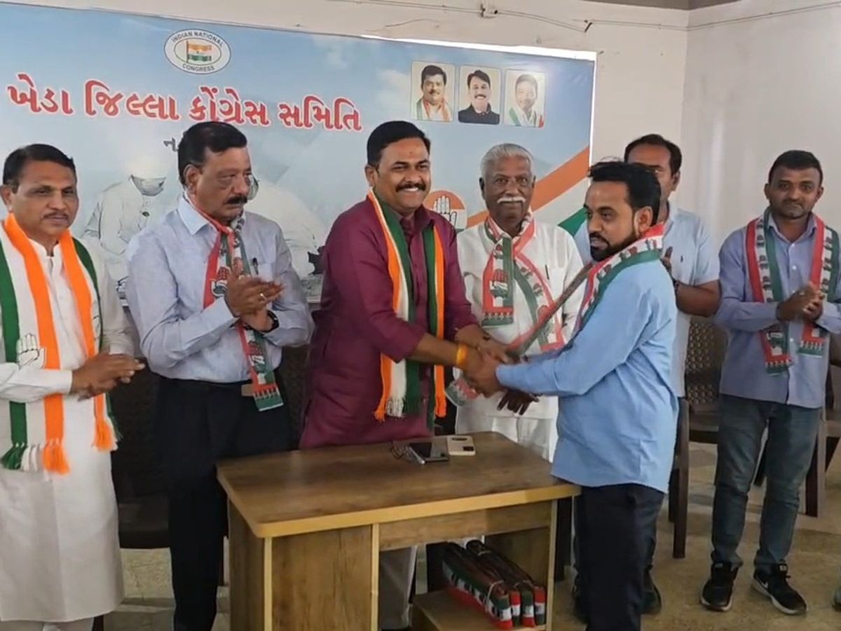 Big gap in Kheda BJP 200 workers including former MLA from Kathlal join Congress