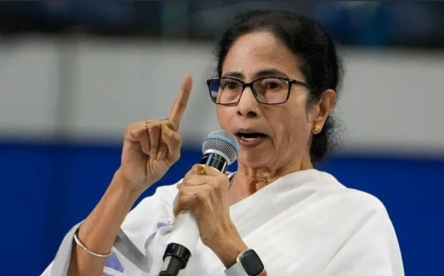 મમતા બેનર્જી મુર્શિદાબાદ રેલી: ઈવીએમ તપાસ અને ૨૪ કલાક સત્તર્ક રહેવાની અપીલ Mamata Banerjee Murshidabad Rally Appeal for EVM checking and 24 hour vigilance