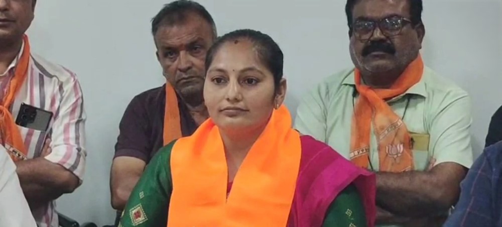 ભાવનગરમાં ૩ કલાકમાં પક્ષપલટો: સેજલબેન ગોહેલ કોંગ્રેસ છોડીને ભાજપમાં પરત NAVSARJAN SANSKRUTI 14