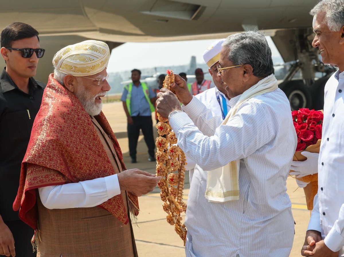 Narendra Modi Siddaramaiahs picture goes viral What was whispered in their ear at the airport is a topic of discussion