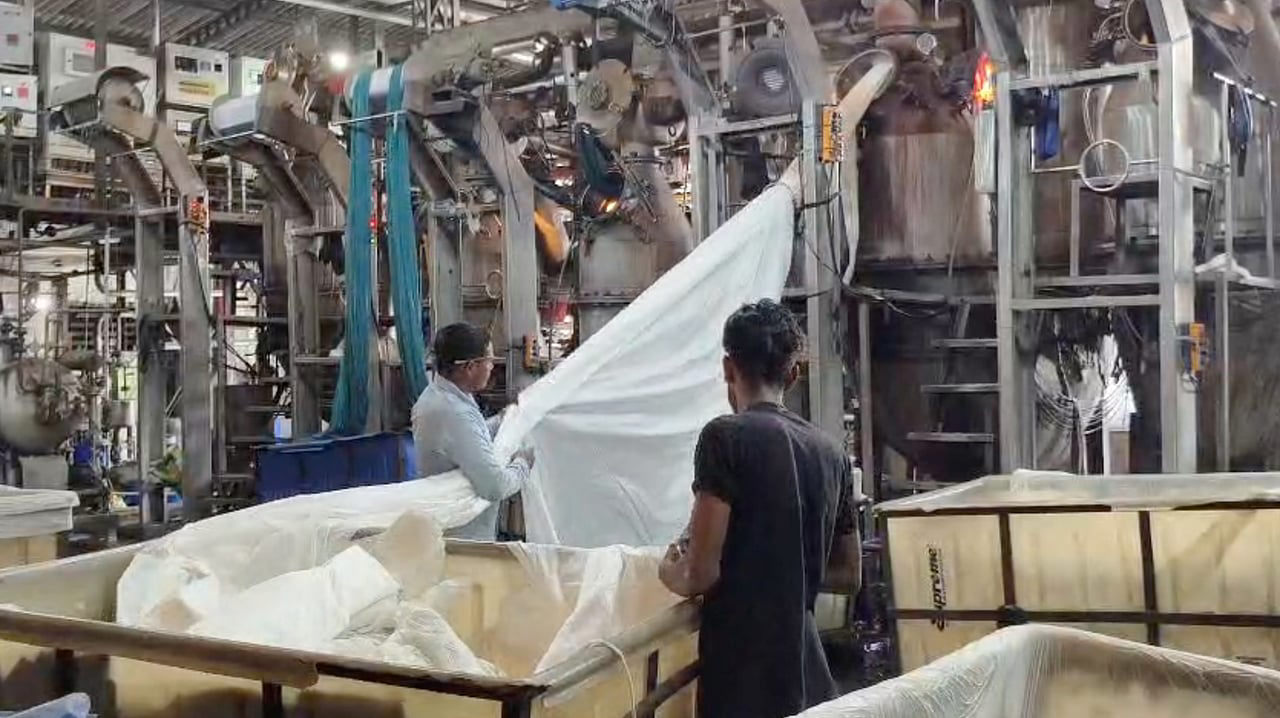 Surat textile industry in crisis Production halved due to rising costs traders suffer losses of crores