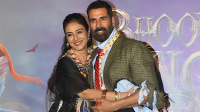 Tabu reveals Akshay used to take her to dance classes on a bike 39 years ago