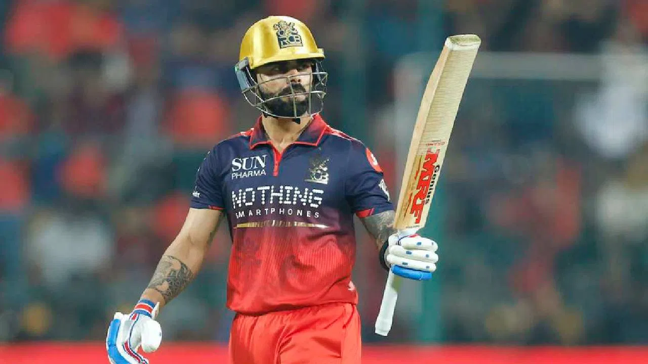 Virat Kohli becomes the most four hitter in IPL completes milestone of 800 overs and 300