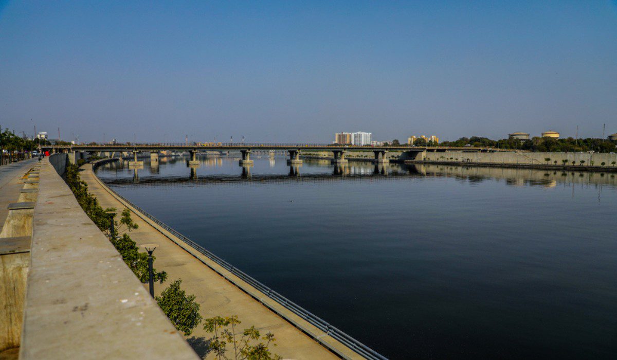 અમદાવાદ: સુભાષબ્રિજ નીચેનો રિવરફ્રન્ટ બંધ, ડાયવર્ઝનથી વાહનચાલકોને ડફનાળા રૂટ ફરજિયાત કરવામાં આવ્યો Ahmedabad Riverfront under Subhash Bridge closed diversion made Dafnala route mandatory for motorists