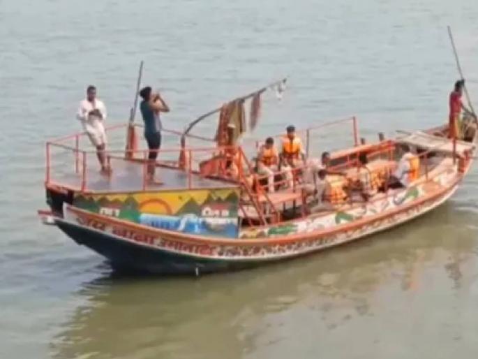 Bihar Boat carrying 14 people capsizes in Ganga river 2 dead 5 missing 7 rescued rescue underway