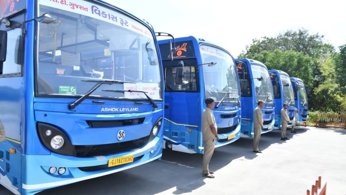 પેટ્રોલ-ડીઝલ અને CNG મોંઘા હોવા છતાં ગુજરાત STએ અમુક વોલ્વો બસના ભાડામાં ઘટાડો કર્યો, મુસાફરોને રાહત Despite petrol diesel and CNG being expensive Gujarat ST reduced the fares of some Volvo buses providing relief to passengers