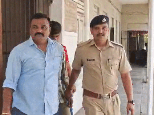 Instagram friend kidnaps and rapes 14 year old student in Surat accused arrested