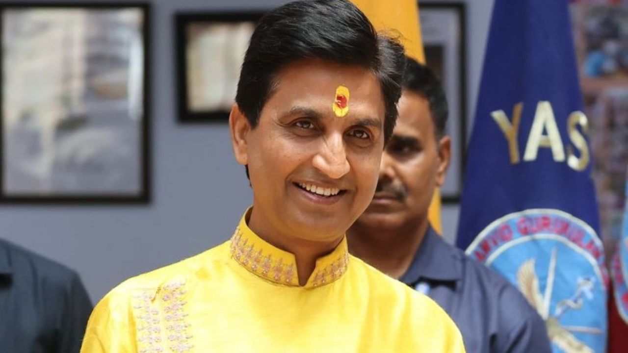 Kumar Vishwas sarcasm Medicine is also ready for the cockroach Janata Party