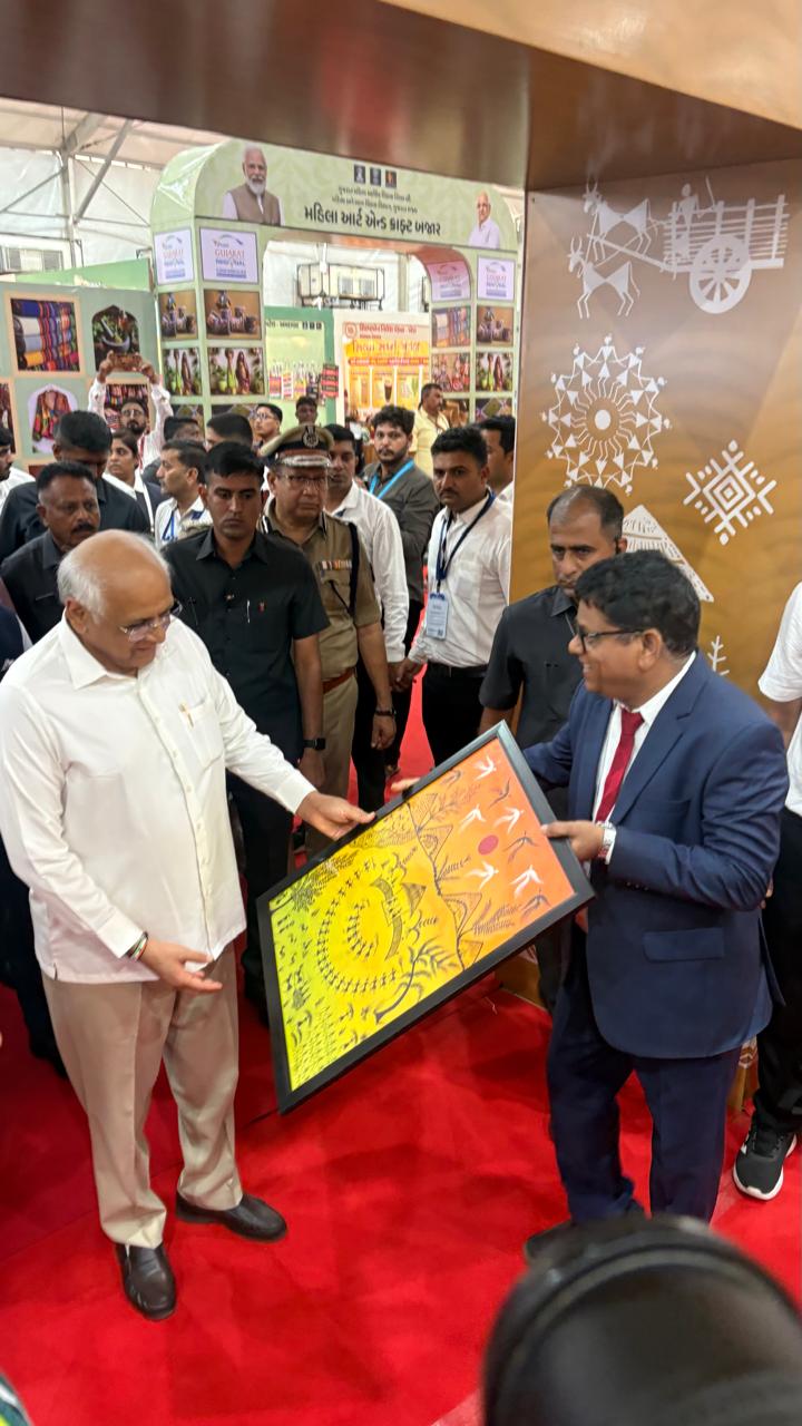 ગુજરાત ટ્રાયબલ હેરિટેજને VGREમાં મળી નવી ઓળખ, ૫ દિવસમાં રૂ. ૫.૩૧ લાખ વેચાણ 1 NAVSARJAN SANSKRUTI 3 1