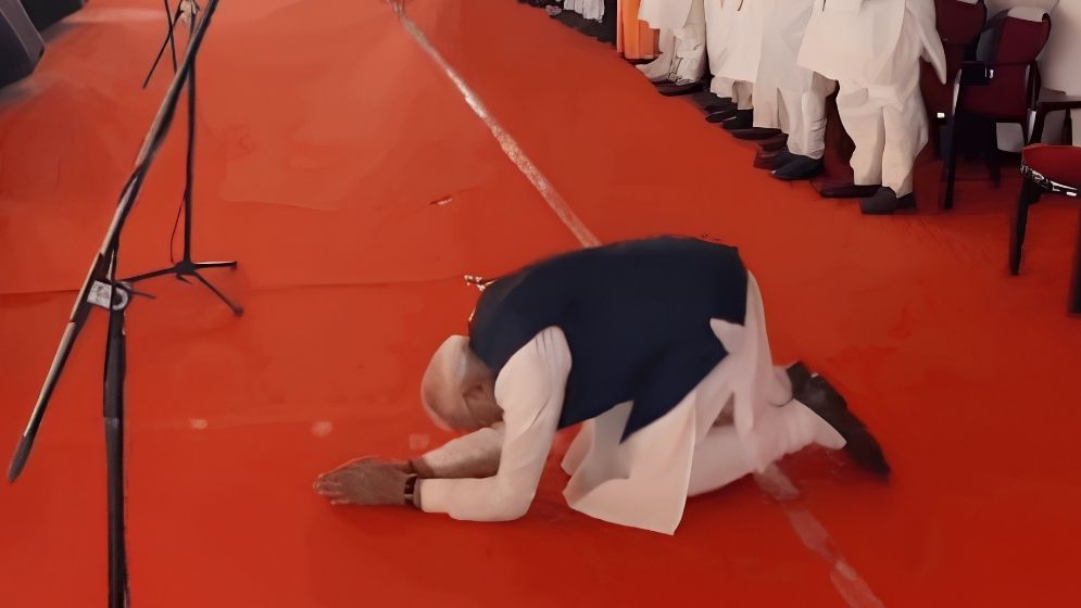 Narendra Modi bowed his head in Bengal and expressed his respect to the people Suvendu Adhikari became the first BJP Chief Minister