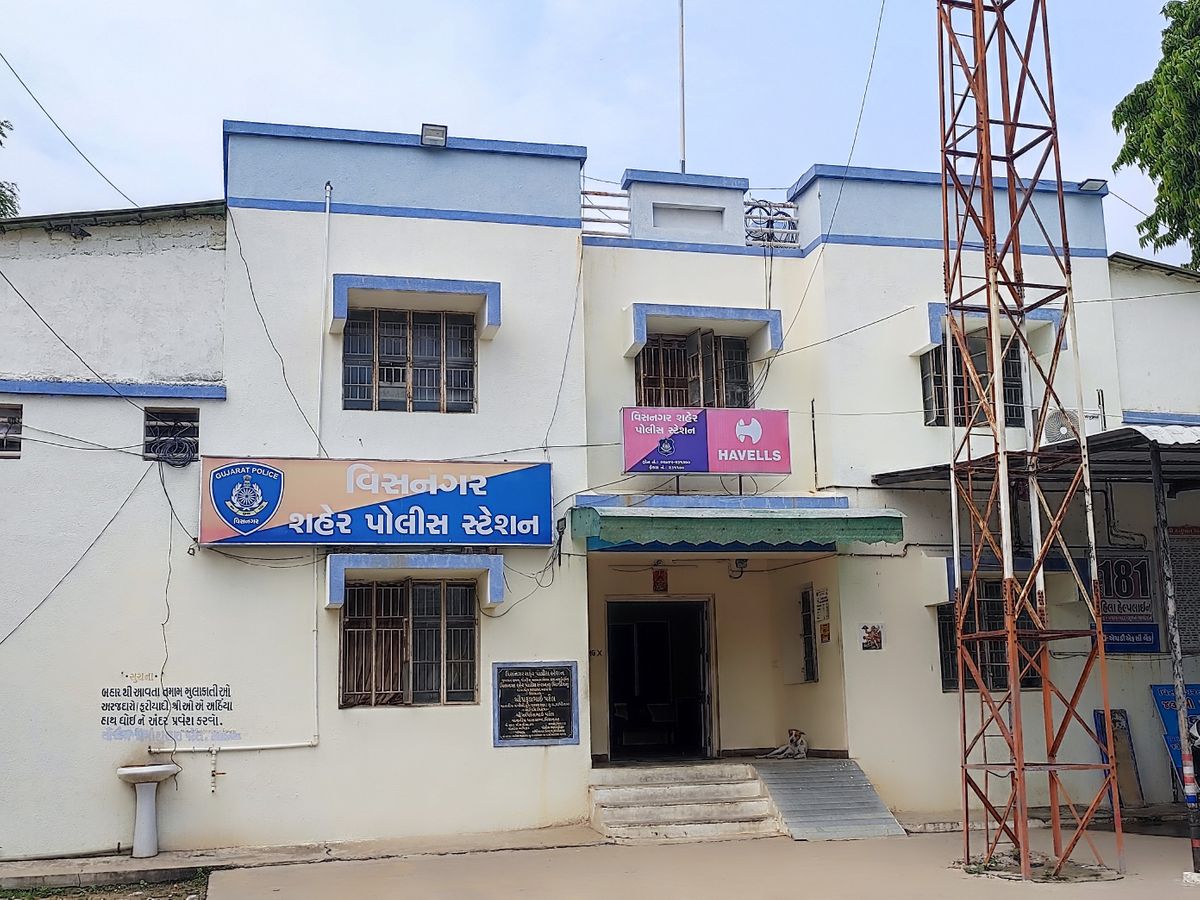 A case has been registered in Visnagar police against a Mumbai agency for cheating a person of Rs 9.95 lakh on the pretext of visa investigation has begun