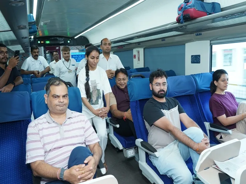 Ahmedabad Divisions unique initiative Passengers celebrated Yoga Day by performing yoga in Vande Bharat trains