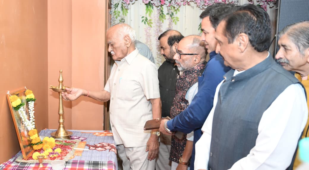 प्रतीक्षा मेमोरियल ट्रस्ट के 20वें वार्षिक सम्मेलन में डॉ. कृपाशंकर मिश्र की पुस्तक ‘साहित्य मंथन’ का लोकार्पण NAVSARJAN SANSKRUTI 1 2