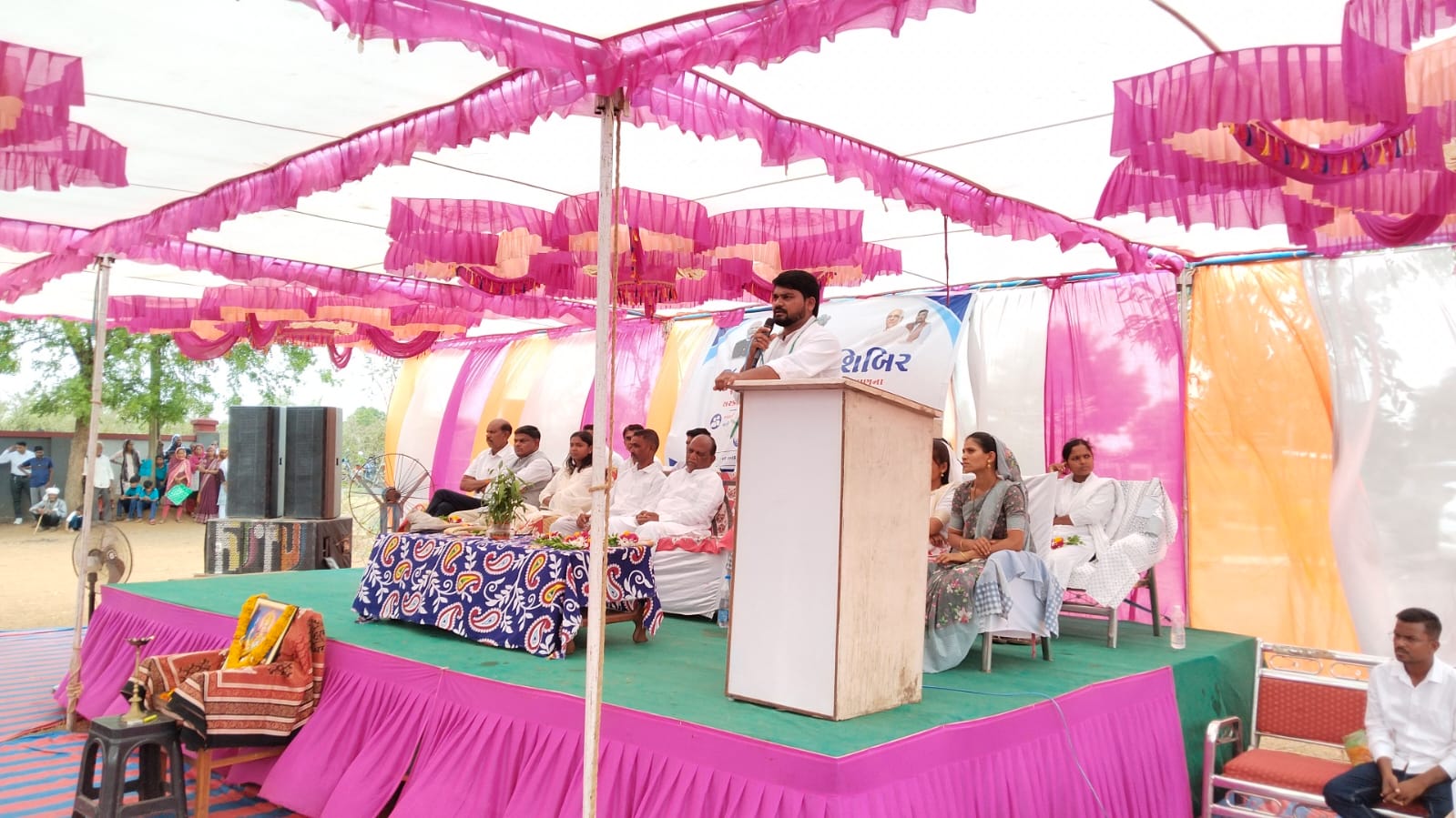 ઉમરાણમાં જનકલ્યાણ શિબિર અને વૃક્ષારોપણ કાર્યક્રમમાં ધારાસભ્ય ચૈતર વસાવાની ઉપસ્થિતિ 2 NAVSARJAN SANSKRUTI 1 4