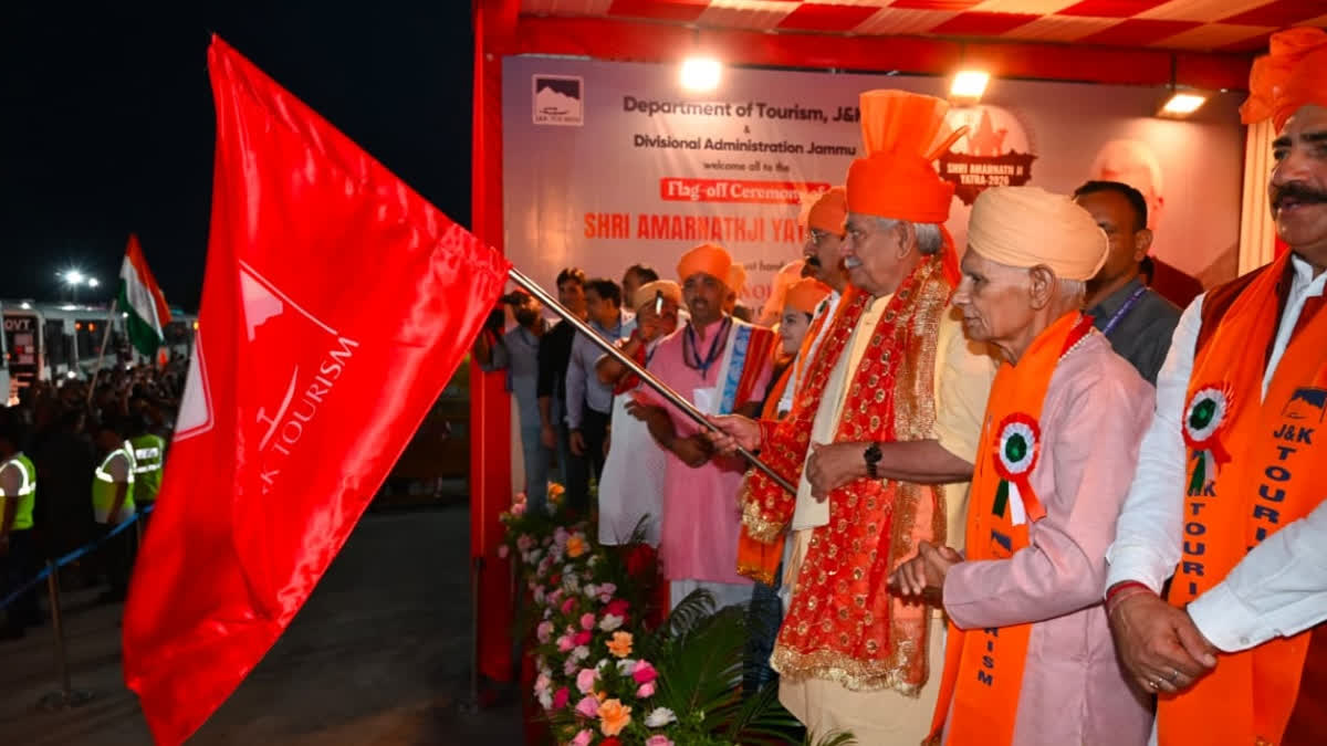 અમરનાથ યાત્રા 2026નો પ્રારંભ, જમ્મુથી પ્રથમ જથ્થો રવાના; કડક સુરક્ષા વચ્ચે યાત્રા શરૂ Amarnath Yatra 2026 begins first batch leaves from Jammu Yatra begins amid tight security