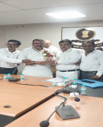 રાષ્ટ્રીય સફાઈ કર્મચારી આયોગની સુરતમાં બેઠક, સફાઈ કર્મચારીઓના હક્કો અને યુનિયન મુદ્દે કડક સૂચના GARVI GUJARAT 1