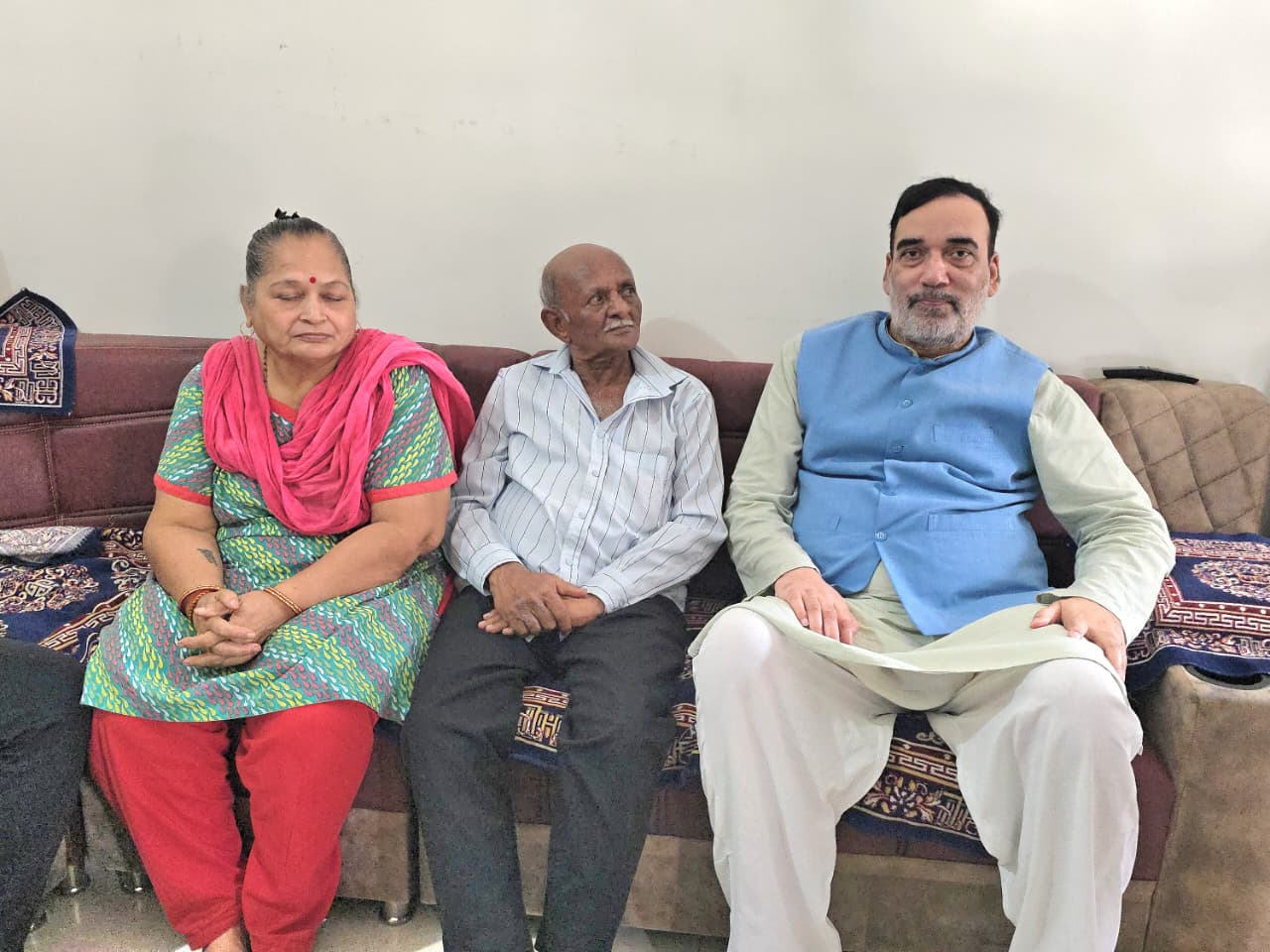 પિયૂષ પટેલના પરિવારને મળ્યા ગોપાલ રાય, ભાજપ પર દમનનો આરોપ; મોટા આંદોલનની ચેતવણી આપી 2 NAVSARJAN SANSKRUTI 3 5