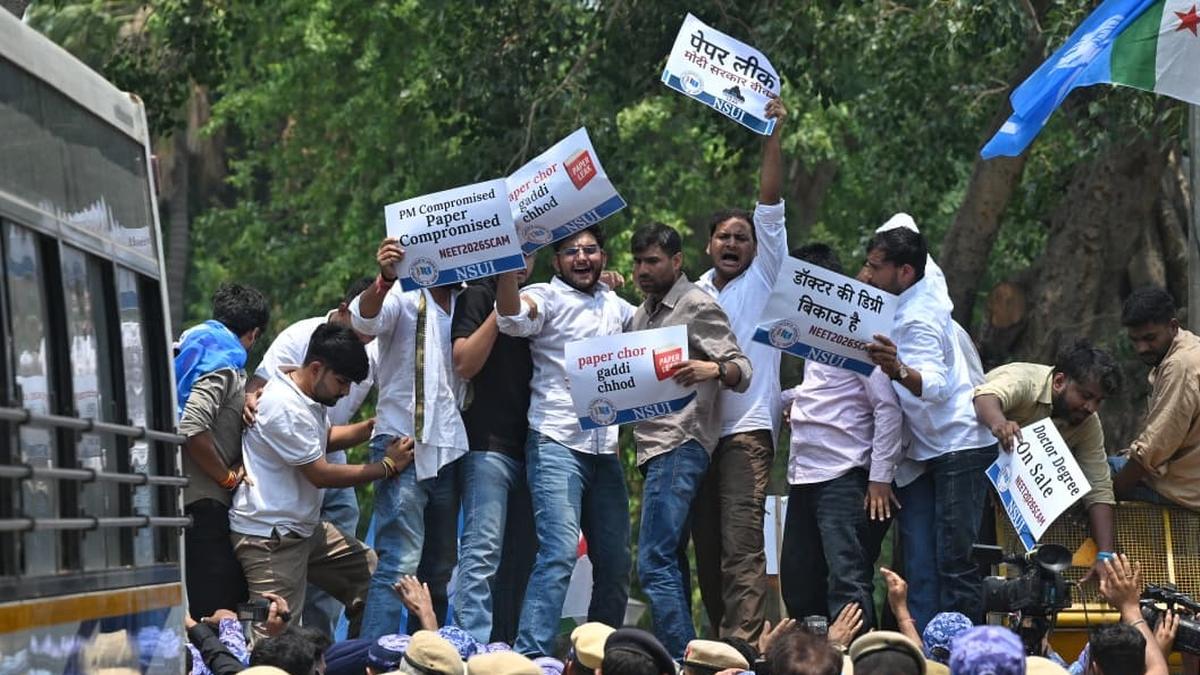NEET પેપર લીકથી યુવાનોનો વિશ્વાસ ડગમગ્યો, શિક્ષણ વ્યવસ્થામાં પારદર્શિતા અને સુધારાની માંગ તેજ NAVSRAJAN SANSKRUTI 37