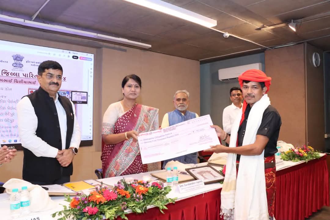 રાષ્ટ્રીય હથકરઘા દિવસની ઉજવણીમાં ૨૮૦ સહભાગીઓ જોડાયા, વણકરોને પુરસ્કારથી સન્માનિત કરાયા 3 NAVSARJAN SANSKRUTI 4 1