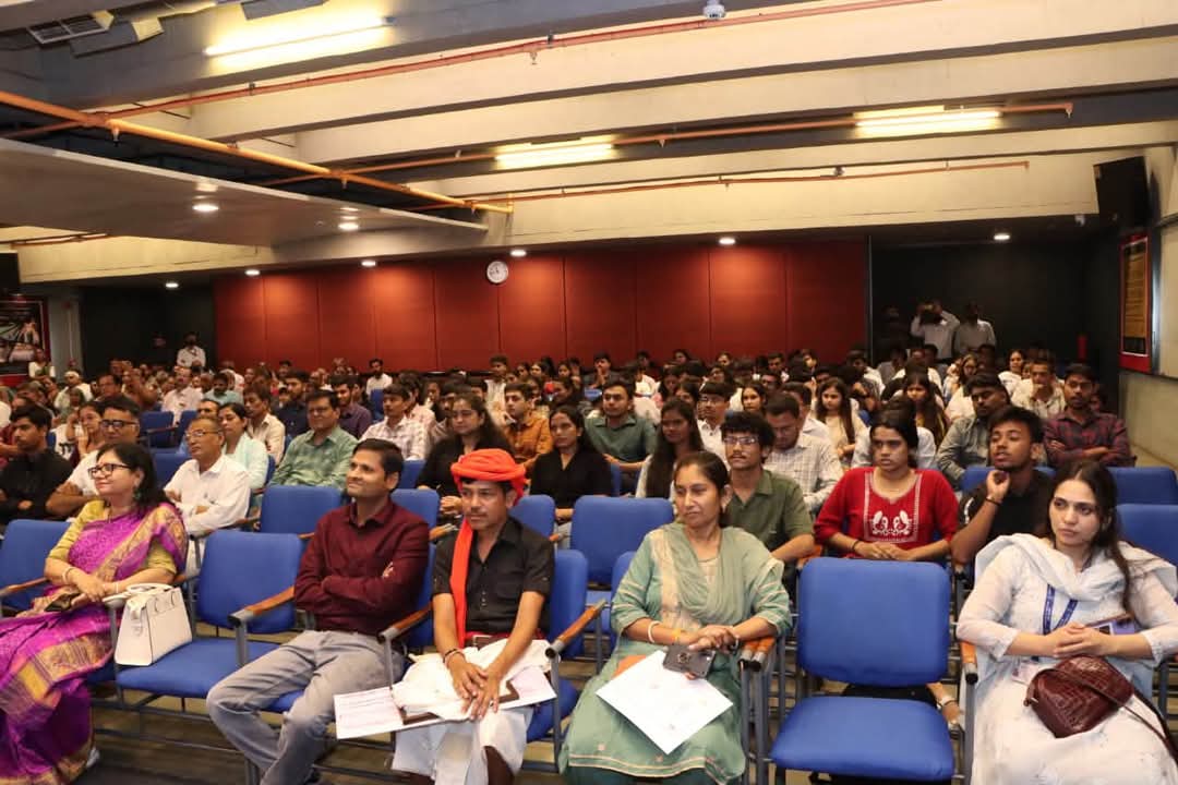 રાષ્ટ્રીય હથકરઘા દિવસની ઉજવણીમાં ૨૮૦ સહભાગીઓ જોડાયા, વણકરોને પુરસ્કારથી સન્માનિત કરાયા 4 NAVSARJAN SANSKRUTI 5 1