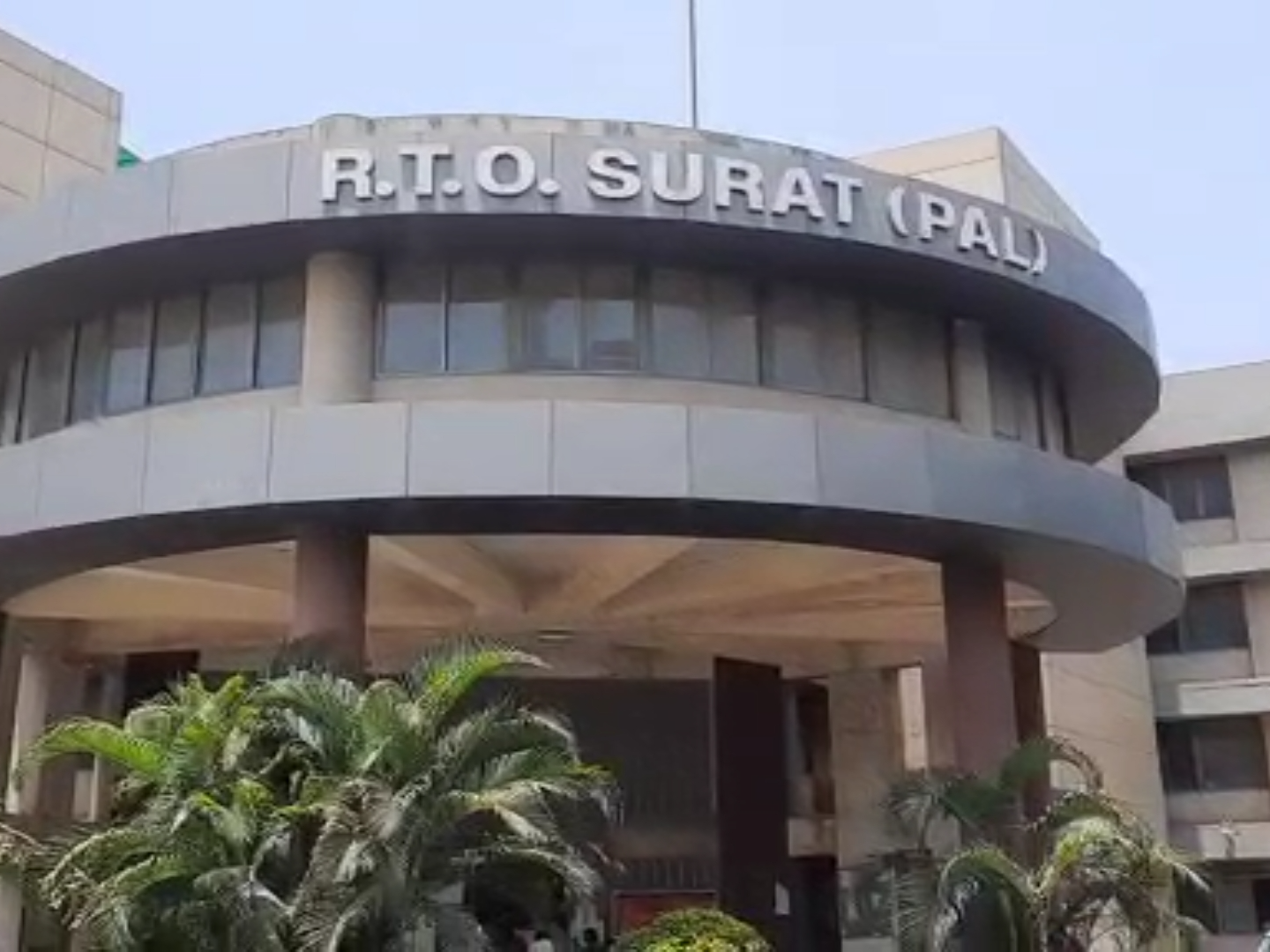 સુરત RTOના નિયમોથી ડીલરો-સબડીલરો પરેશાન, સરકાર પાસે તપાસ અને રાહતની માંગ NAVSARJAN SANSKRUTI 7